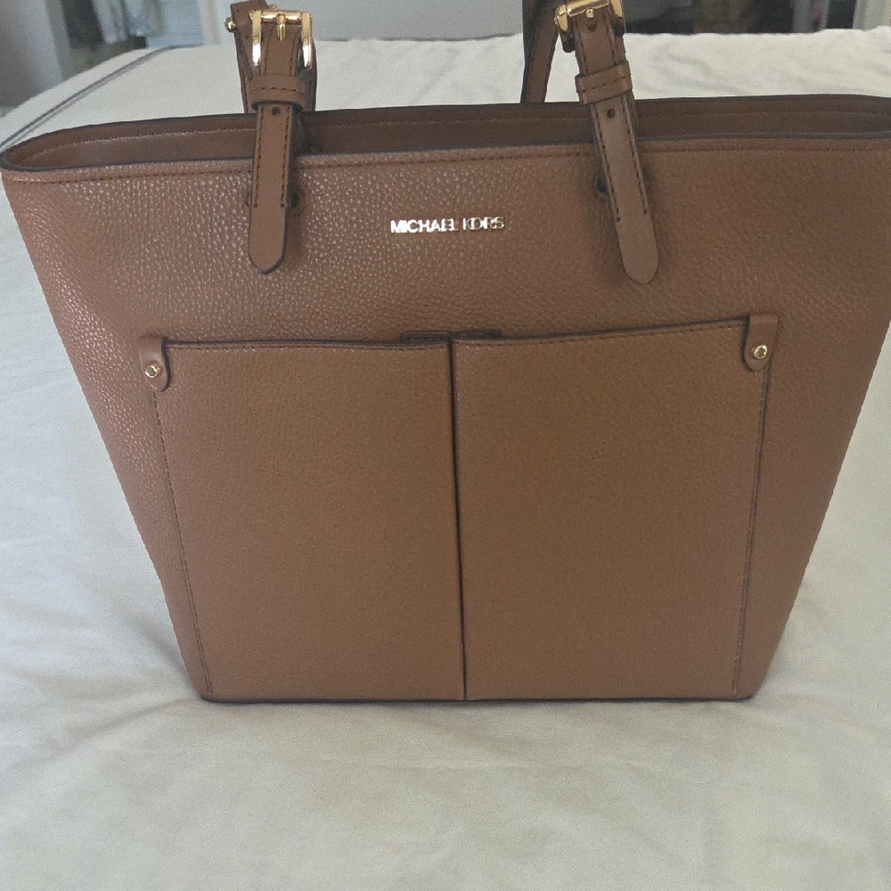 Michael Kors Tan Double Pocket Jet Set Travel.